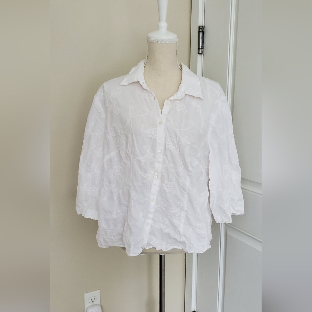 CJ Banks White Floral Embroidered Top